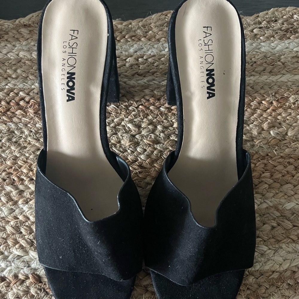 Fashion Nova Black Mules Sleek and Versatile